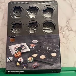 NWT Sweet Creations 12-Cup Scary Non-Stick Cookie/ Cake Mold